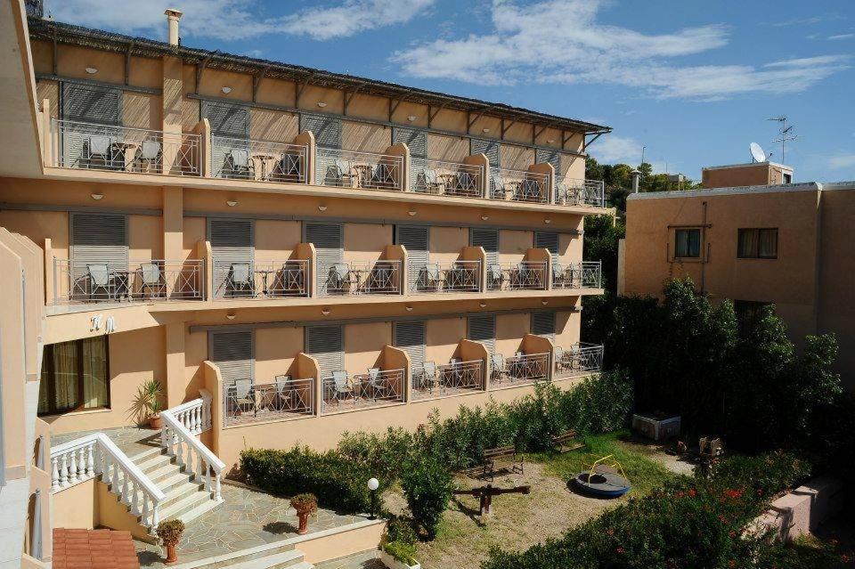 Hotel Magda Agia Marina  外观 照片