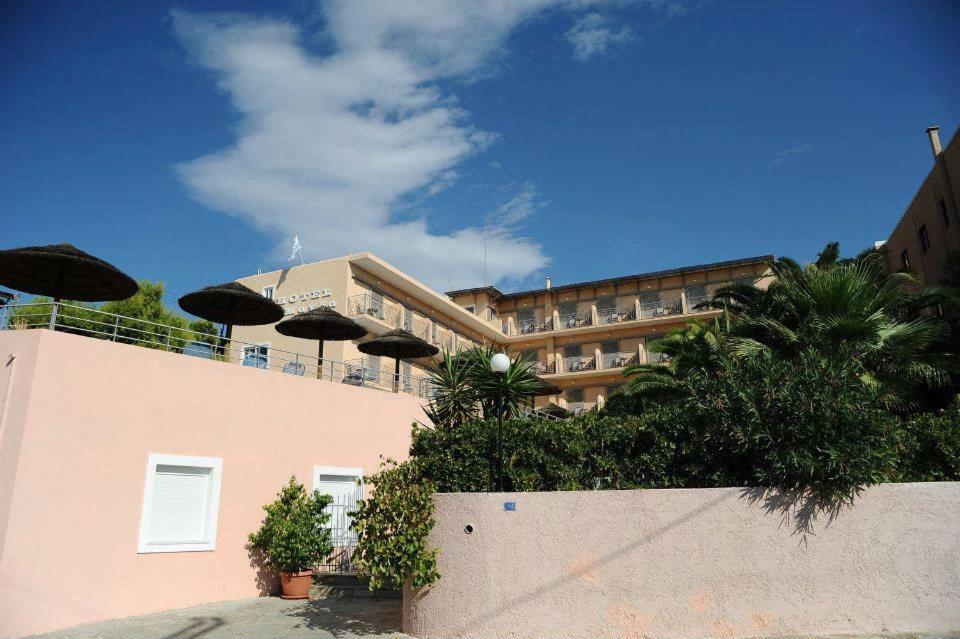 Hotel Magda Agia Marina  外观 照片
