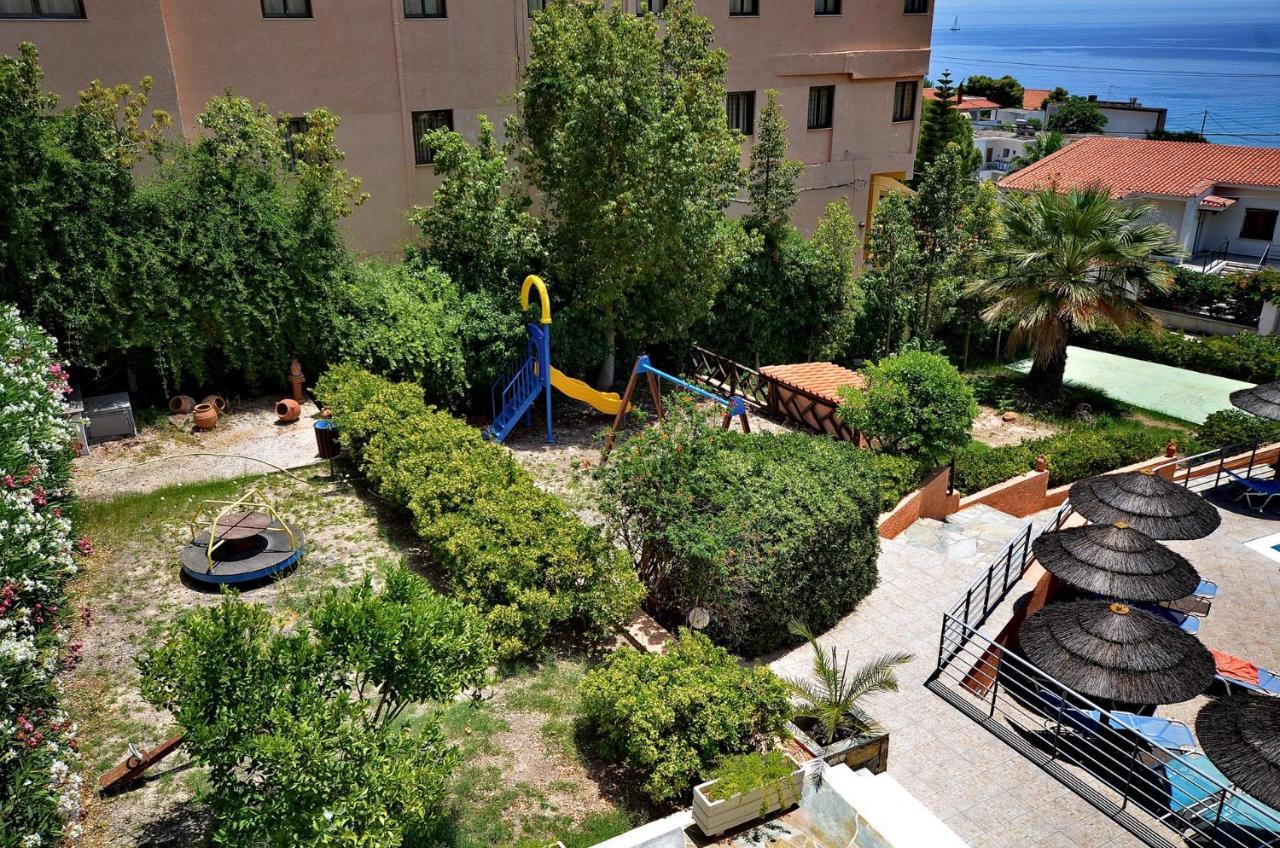 Hotel Magda Agia Marina  外观 照片