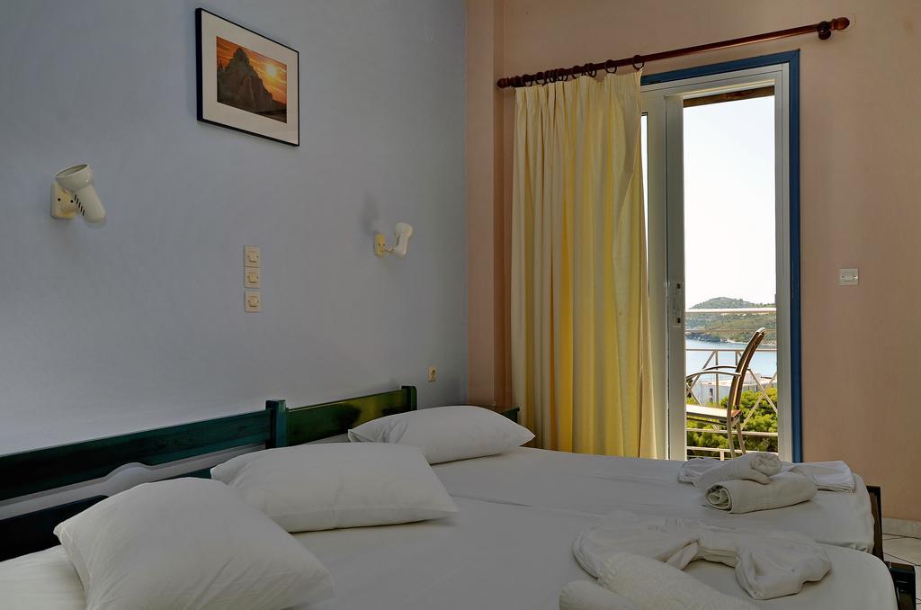Hotel Magda Agia Marina  外观 照片