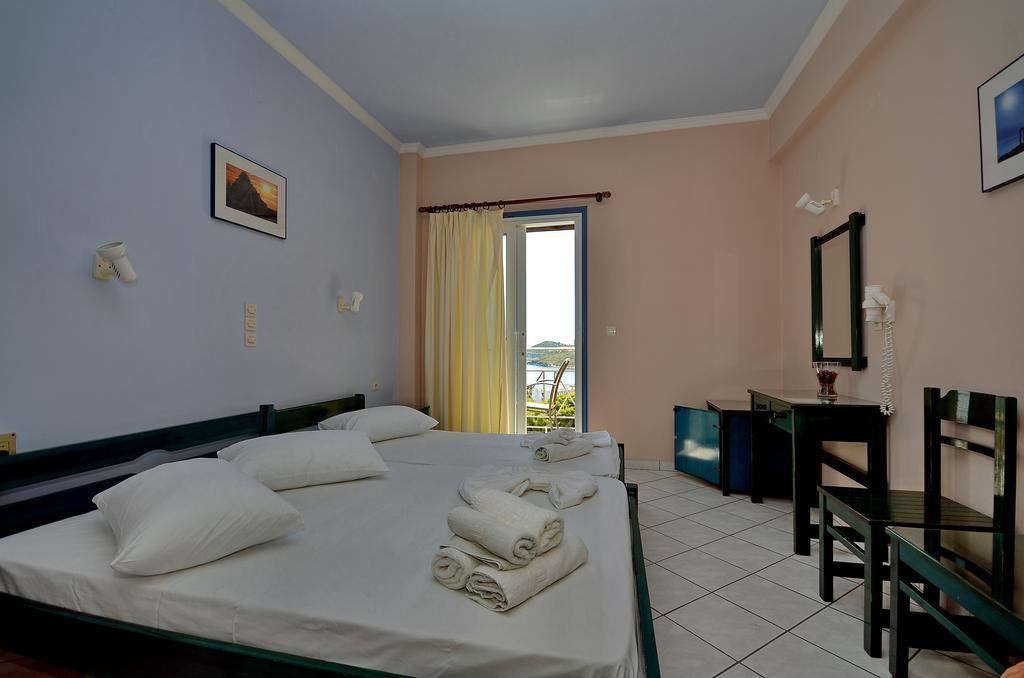 Hotel Magda Agia Marina  外观 照片