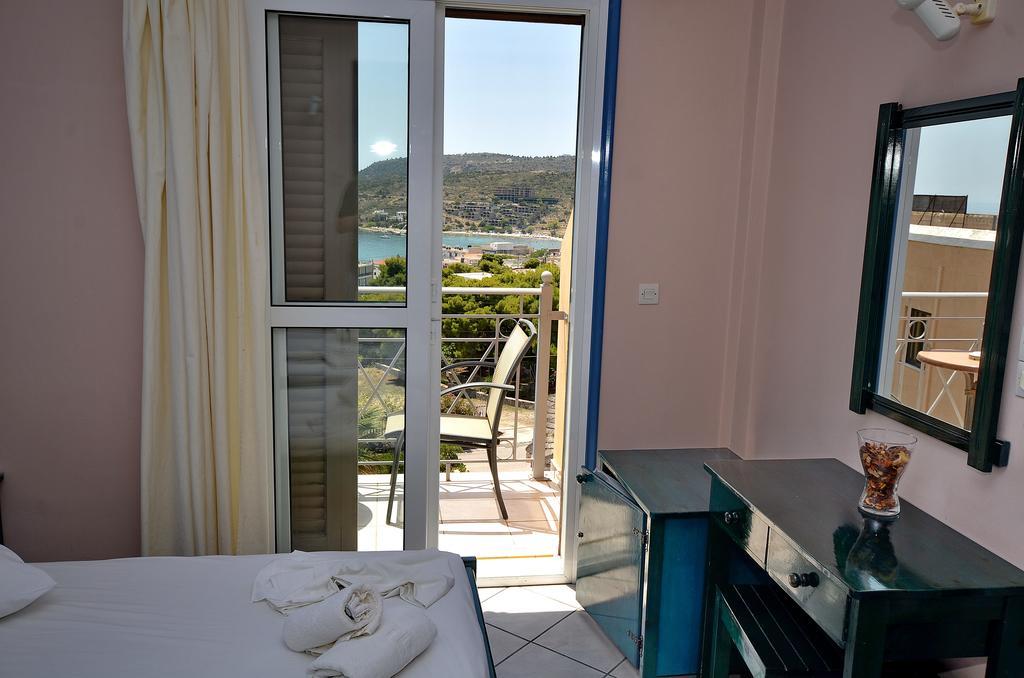 Hotel Magda Agia Marina  外观 照片