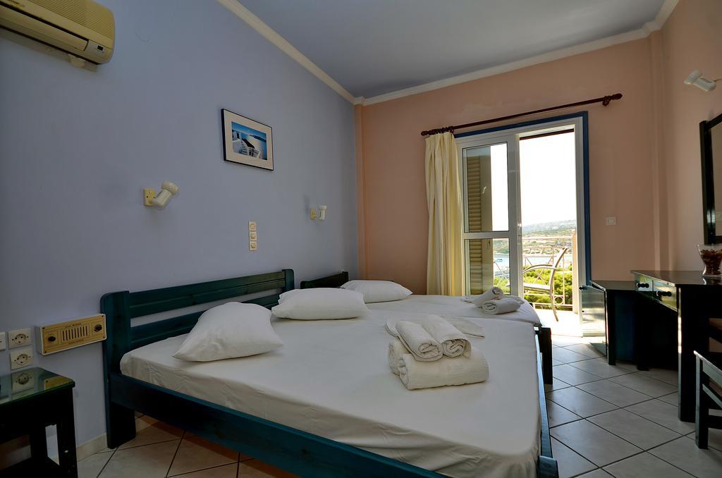 Hotel Magda Agia Marina  外观 照片